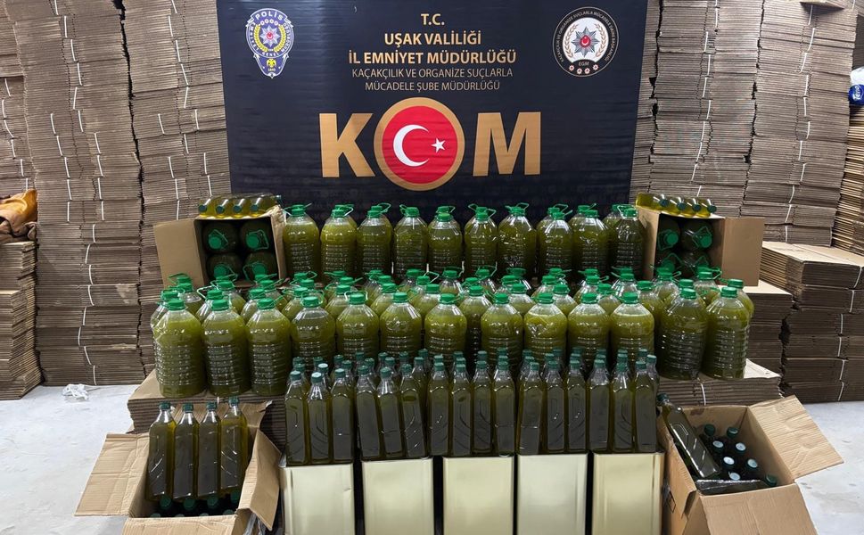 Uşak’ta 1,3 Ton Karışımlı Zeytinyağı Ele Geçirildi