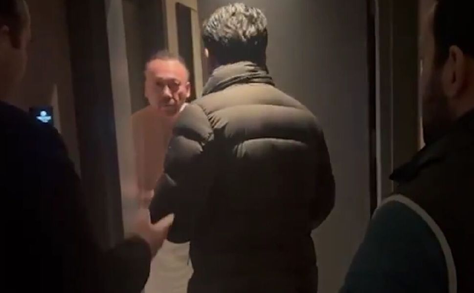 Uşak Belediye Başkan Özkan Yalım’ın Otel Odasında Gözaltına Alınma Görüntüleri