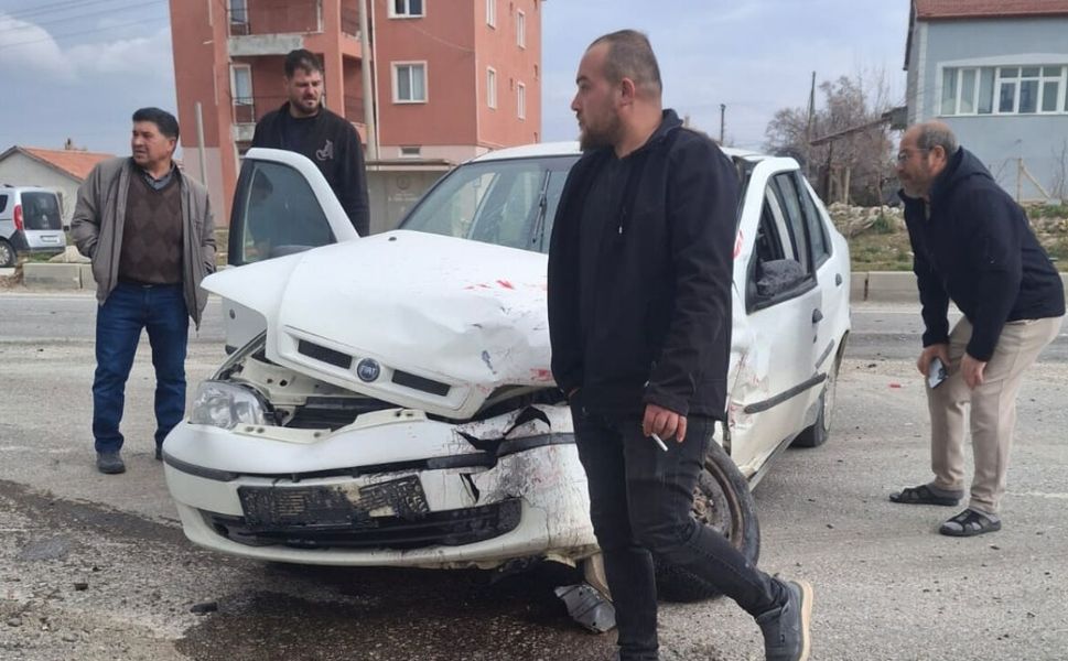 Feci Kazada Sürücü Direksiyona Sıkıştı