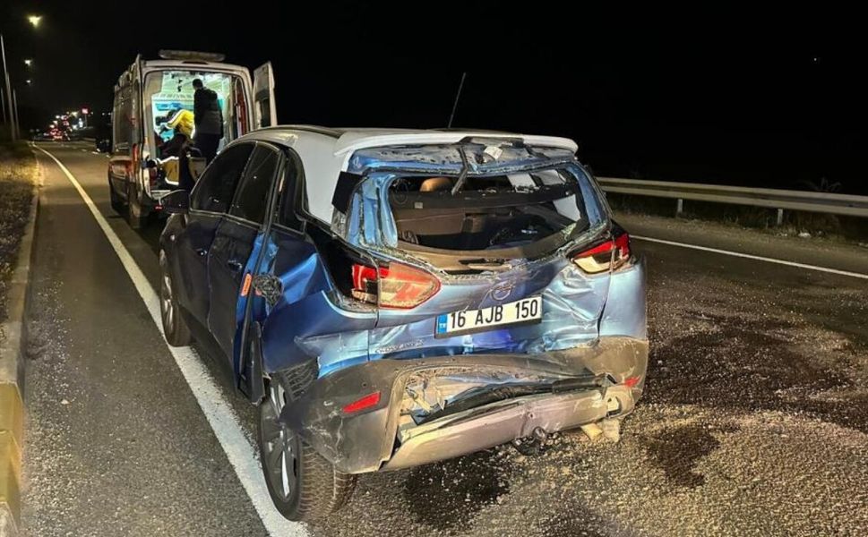 Uşak'ta Kırmızı Işıkta Bekleyen Aileye Tır Çarptı