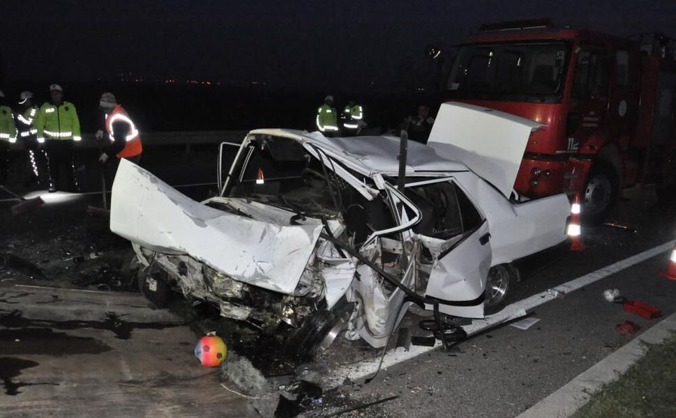 Uşak - Manisa'da feci kaza: 2 ölü, 5 yaralı