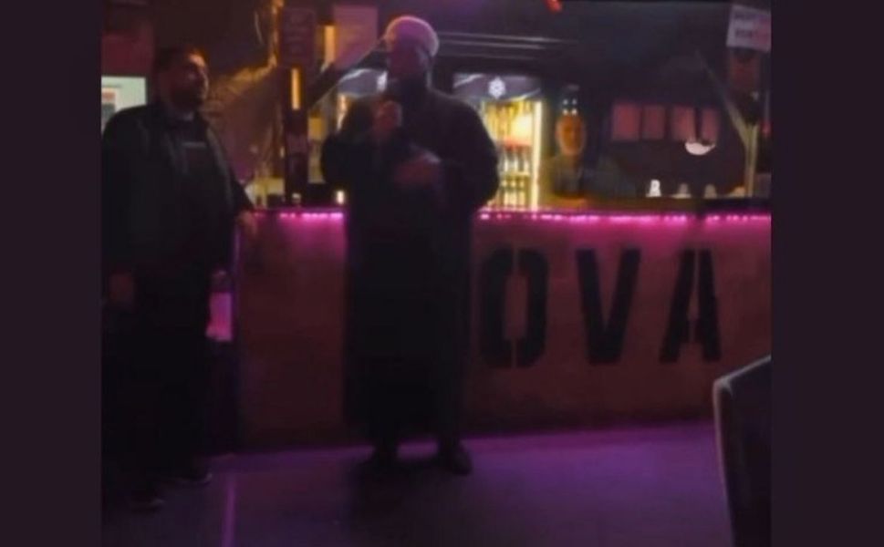 Uşak’ın Eşme ilçesinde bir hoca barda vaaz verdi