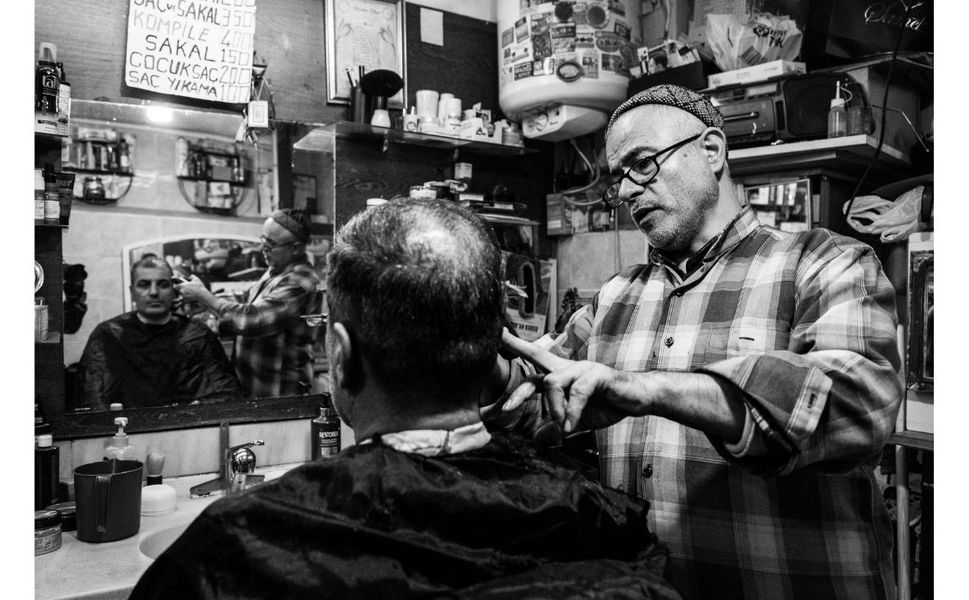 Uşak Belediye Meclisi tıraş fiyatlarını kısadan kesti