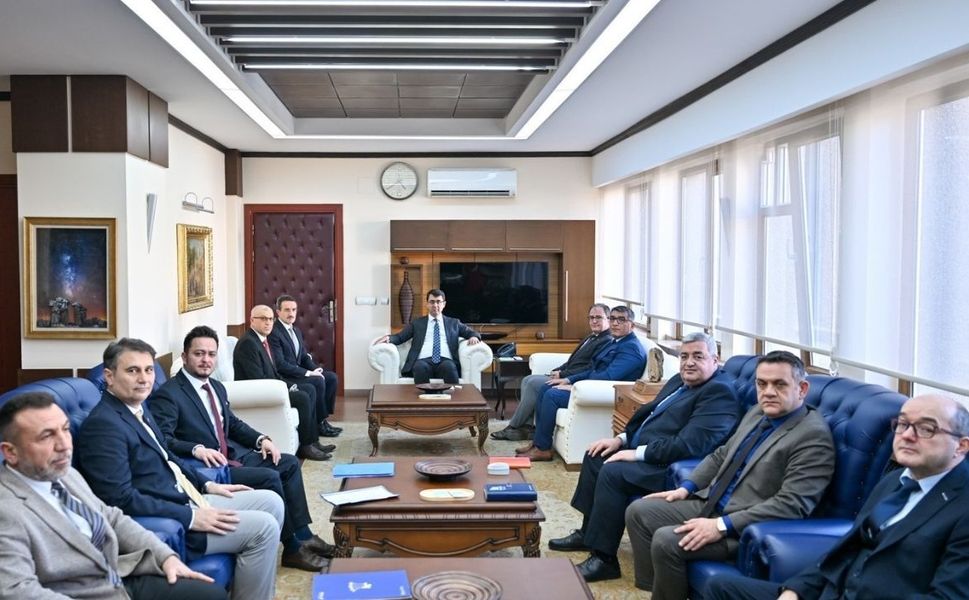 Uşak Valisi Serdar Kartal il müdürleriyle bir araya geldi