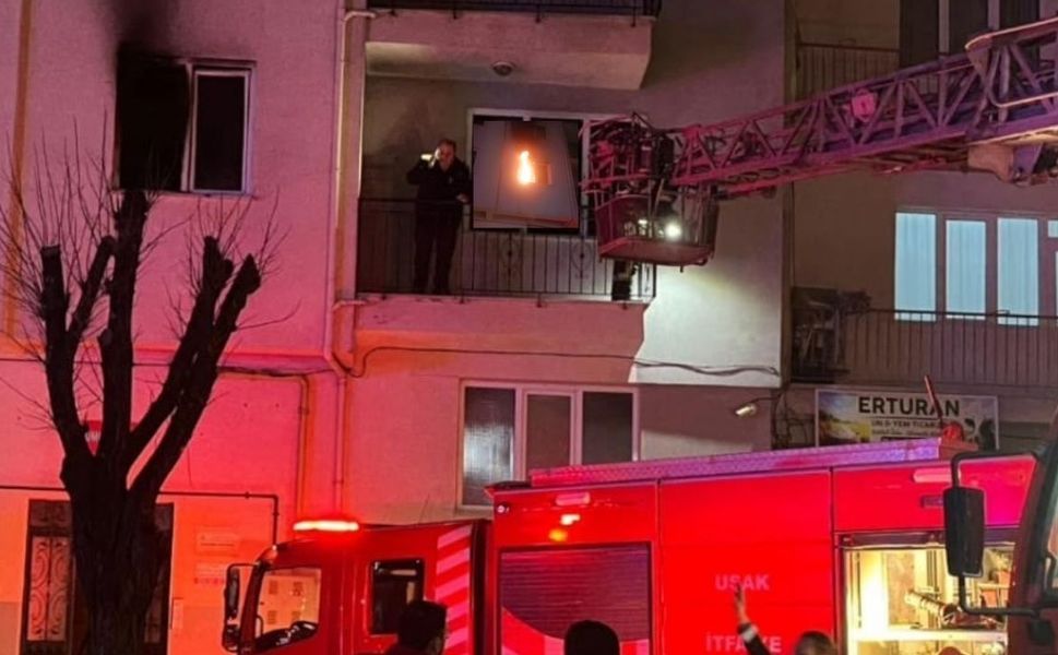 Soğuk Uşak gecesi alevlerle ısındı