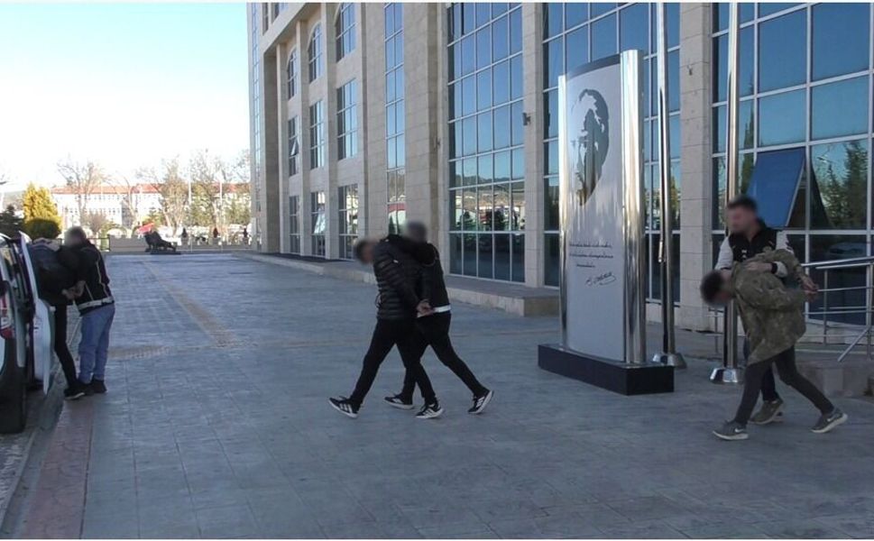 Uşak’ta 494 Kullanımlık Sentetik Madde Ele Geçirildi