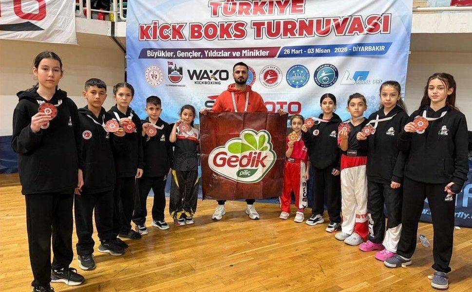 Uşaklı sporcular Türkiye Kickboks Şampiyonasından 10 madalya ile döndüler