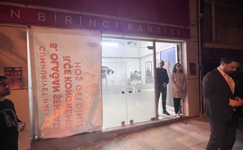 İşe Alınmadığını Öne Sürdü, Camları Kırdı