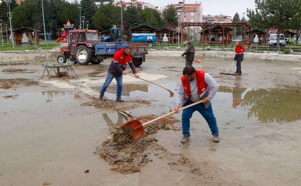 Uşak Belediyesi Kaldığı Yerden Devam Ediyor