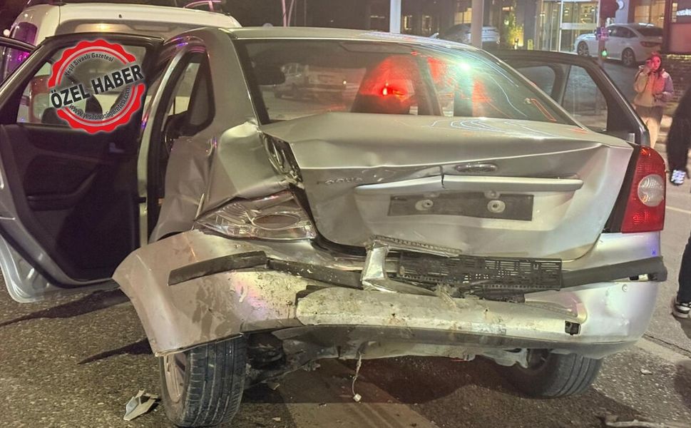 Uşak’ta Ramada Önünde Zincirleme Kaza