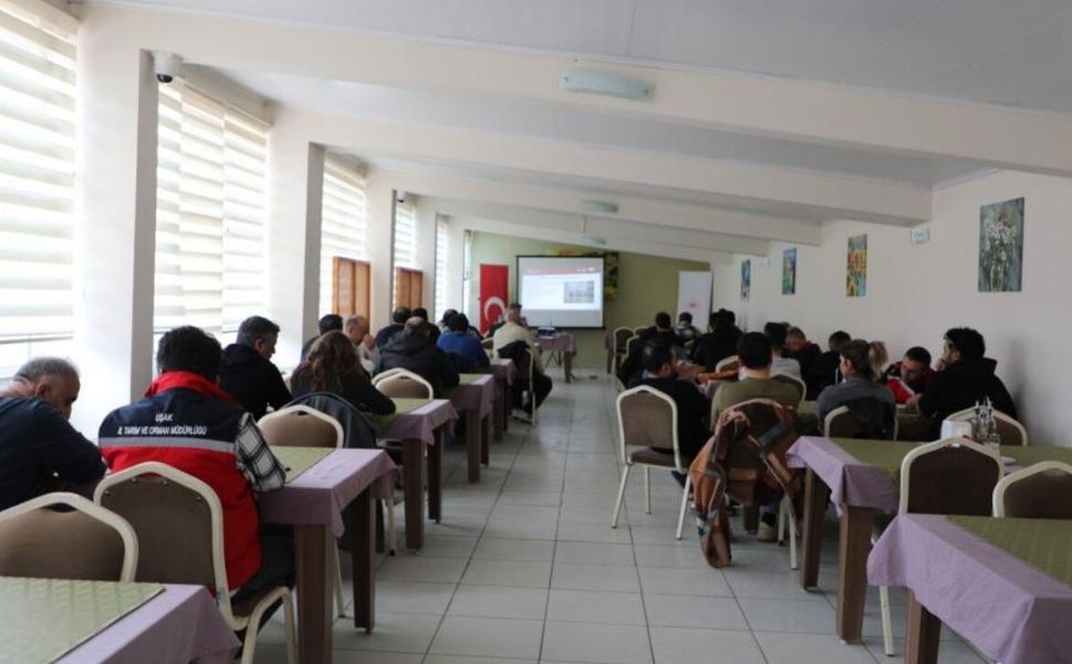 Uşak'ta buzağı kayıplarını azaltmaya yönelik eğitim programı düzenlendi