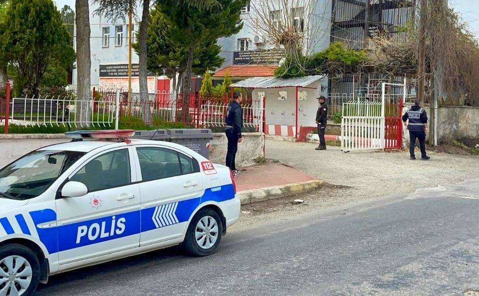 Eşme Okul Önlerinde Sıkı Güvenlik Önlemleri Alındı