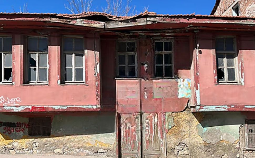 132 Yıllık Tarihi Hamam Satışta