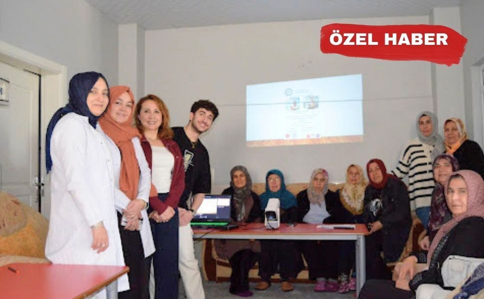 Uşak’ta gençler yaşlılara dijital eğitim verdi