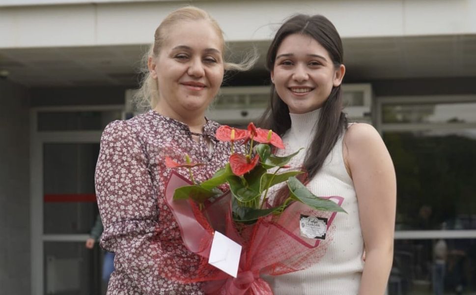 Uşak’ta Anne Hemşire, Kız Doktor Oldu