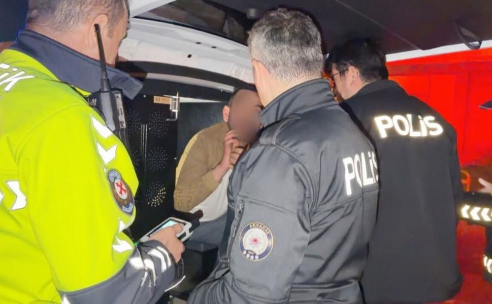Alkol Alıp Kaza Yaptı,  'Eşim Beni Çok Merak Eder'  Dedi