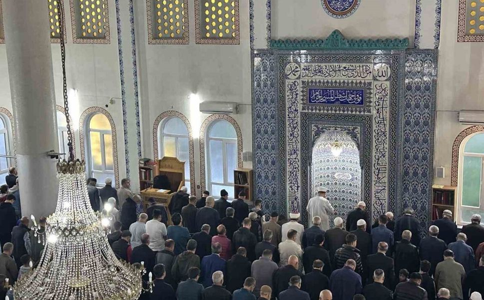 Uşak'ta Kurban Bayramı Namazı Yoğun Bir Kalabalıkla Kılındı