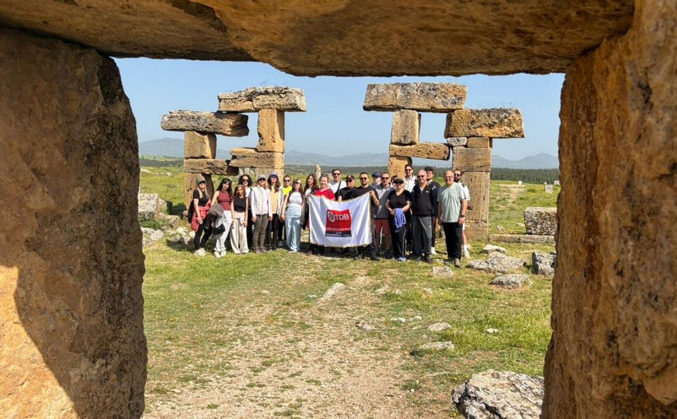 Diş Hekimlerinden Tarih ve Doğa İçinde Anlamlı Anneler Günü Yürüyüşü