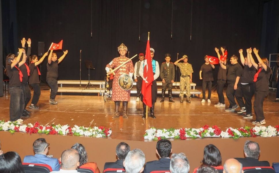 Uşak’ta Özel Öğrenciler Ayakta Alkışlandı