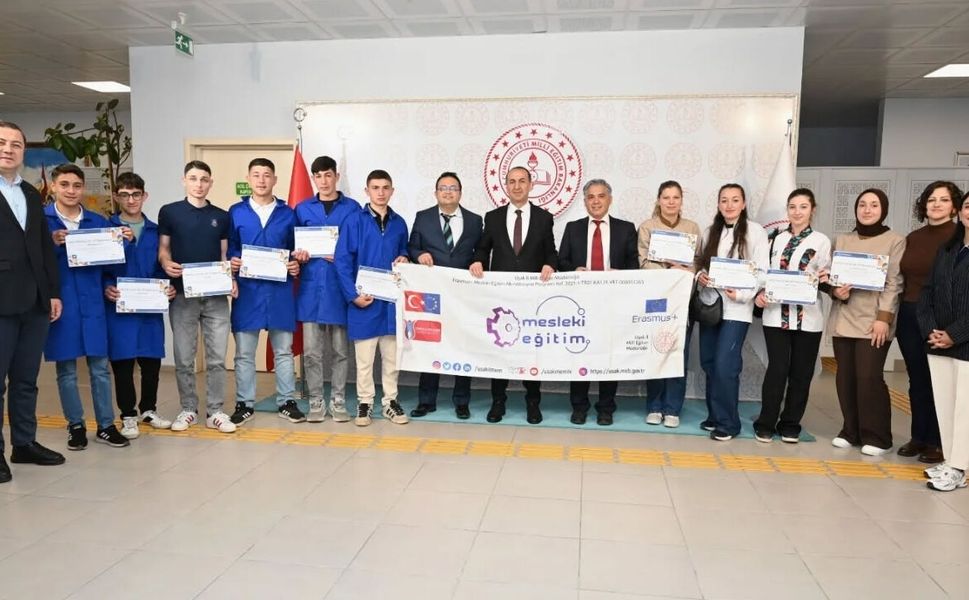 Uşaklı Öğrenciler Romanya’dan Deneyimle Döndü