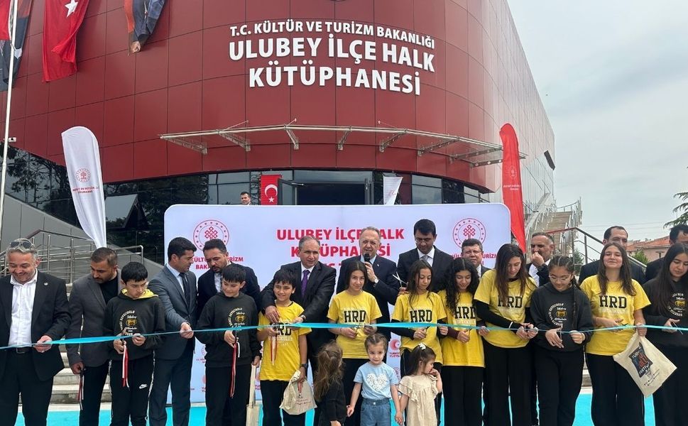Kültür ve Turizm Bakan Yardımcısı Gökhan Yazgı Uşak’ta kütüphane açtı