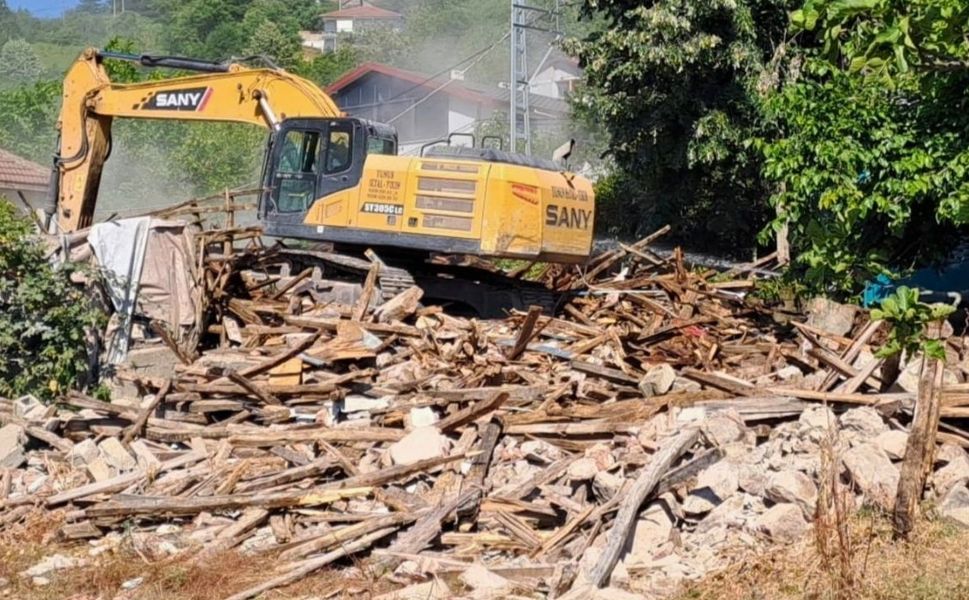 Uşak Dağdemirler Köyünde 3 binaya 30 gün Süre