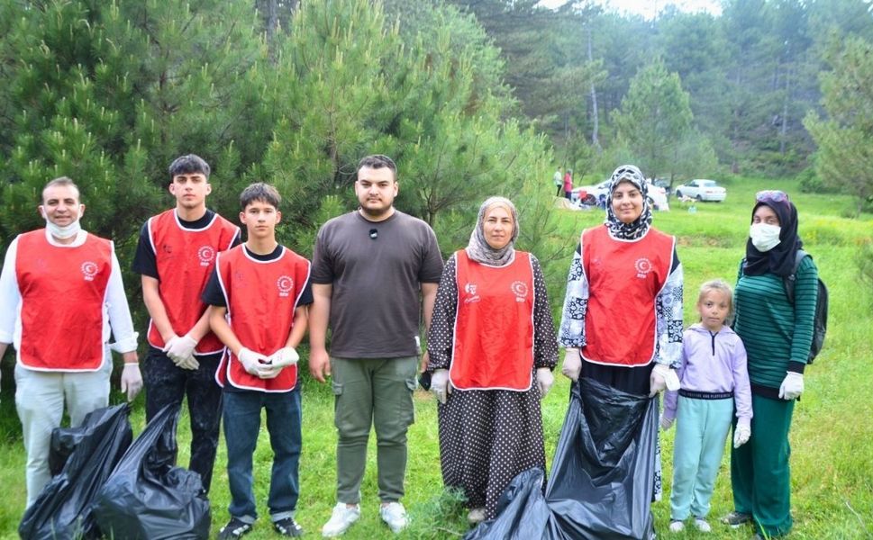 BTP Uşak Gençlik Kolları’ndan Çevre Temizliği