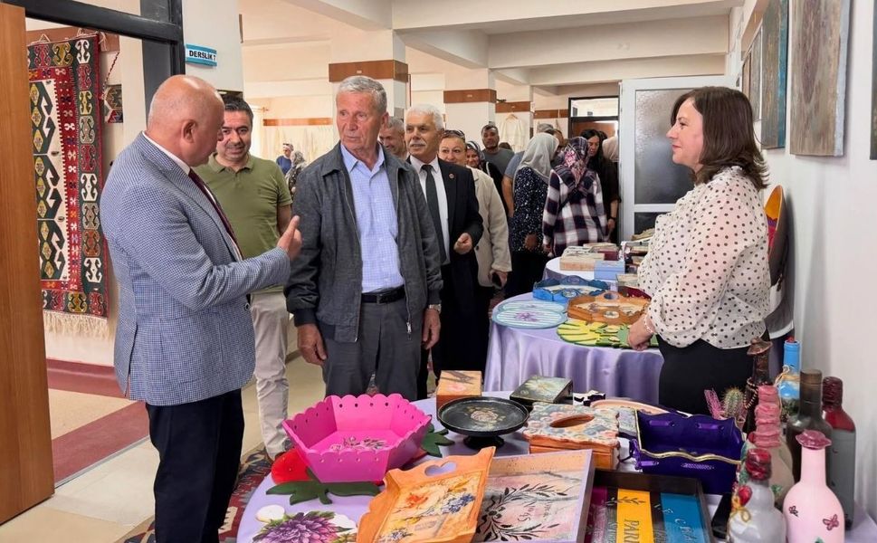 Uşak’ın Eşme ilçesinde Hayat Boyu Öğrenme Haftası Çoşkuyla Kutlandı