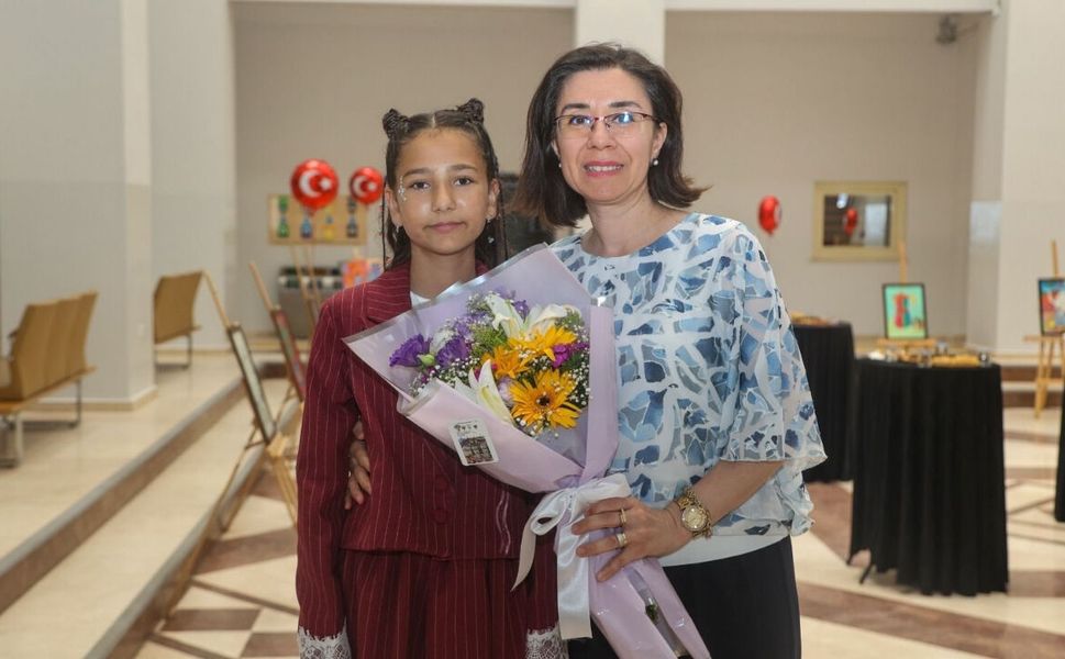 Uşak’ın küçük Ressamı ilk sergisini açtı