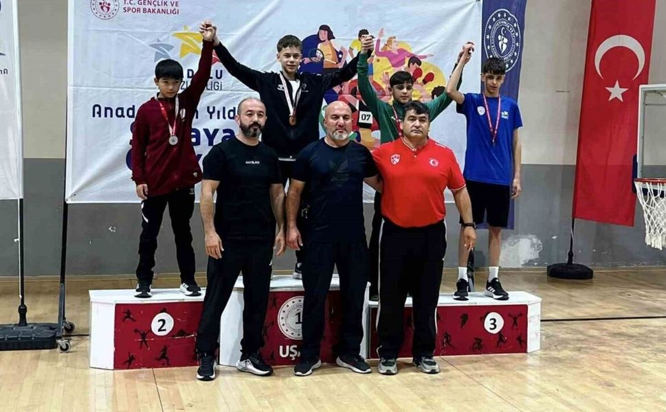 Yunusemreli güreşçilerden Uşak'tan 3 madalya