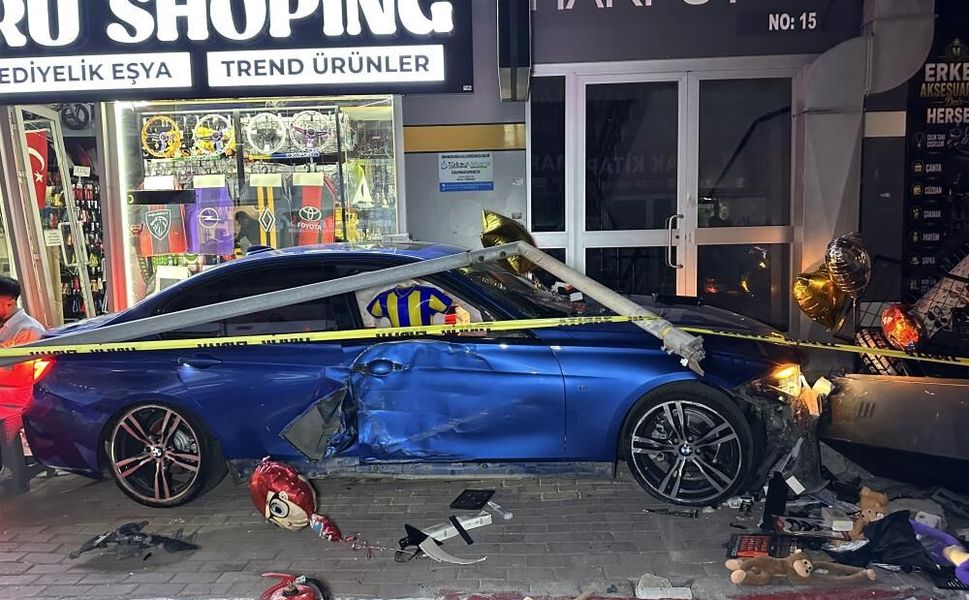 Kaldırıma çıkan otomobil Uşak’ı savaş alanına çevirdi