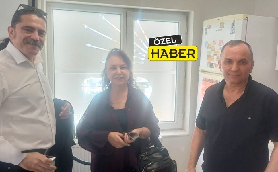 CHP Uşak İl Binası Çaycıya Emanet Edildi