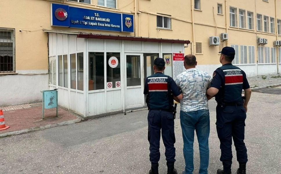 Uşak'ta Okul Çevrelerinde 8 Aranan Şahıs Yakalandı
