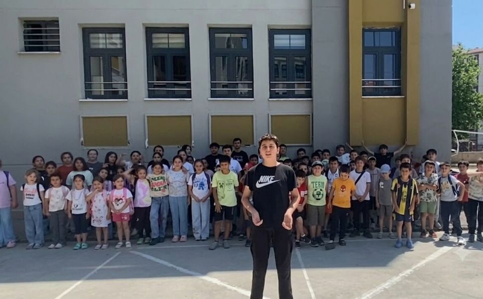 Vali Serdar Kartal’dan Öğrencilere Sürpriz: “Dondurmalar Benden”