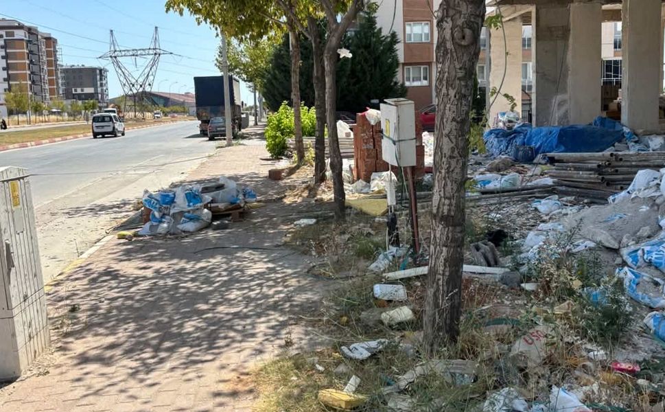 Uşak'ta İnşaat Atıkları Tepki Çekti