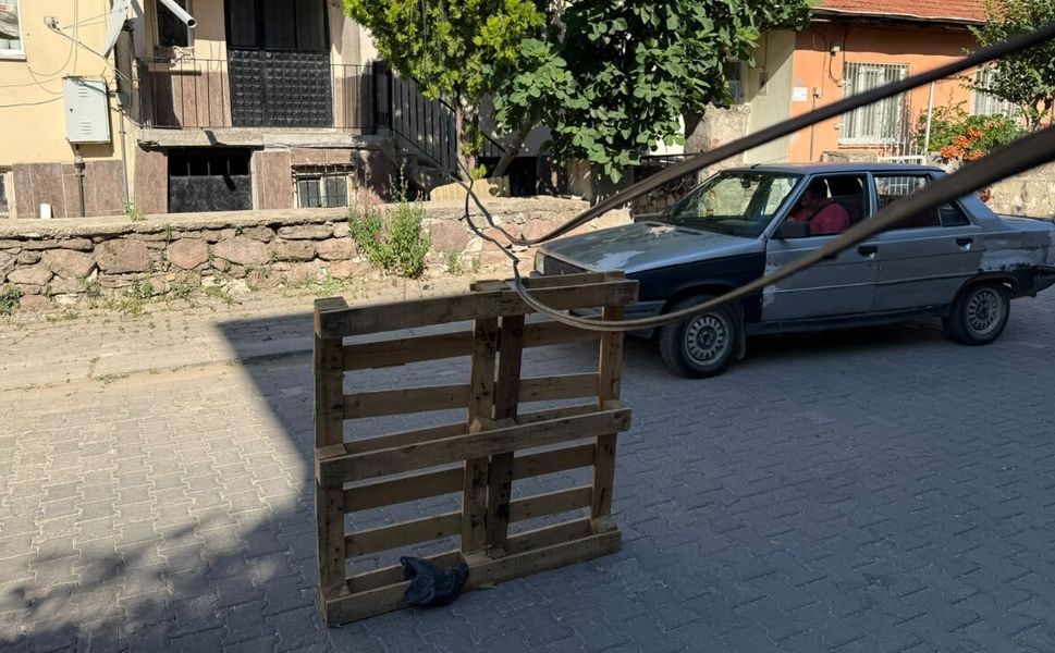 Aman Dikkat Bu Sokakta Kaza Kaçınılmaz