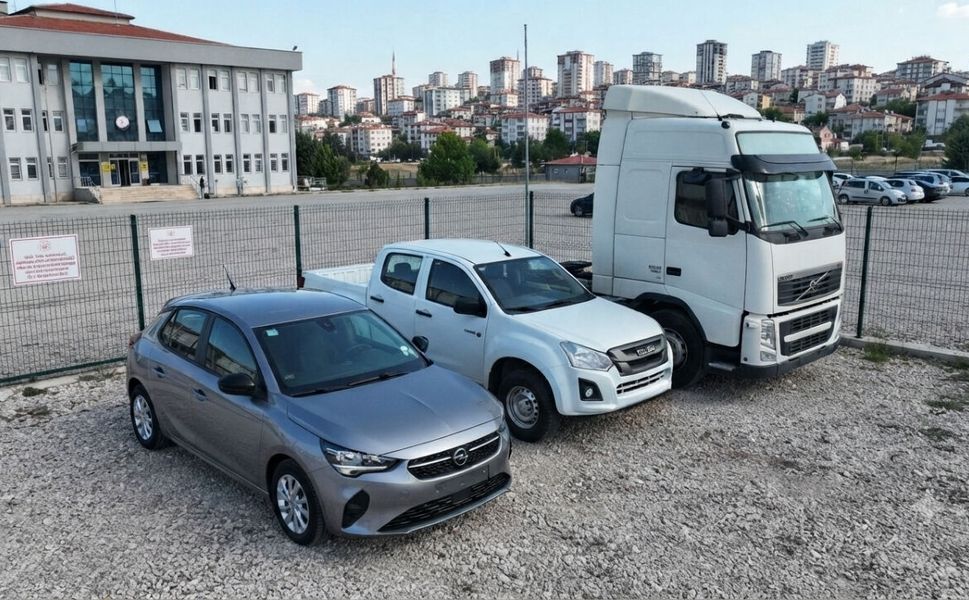 Uşak'ta İcralık Araçlar Satışa Çıkıyor! Milyonluk İhalelerin Tarihleri Belli Oldu