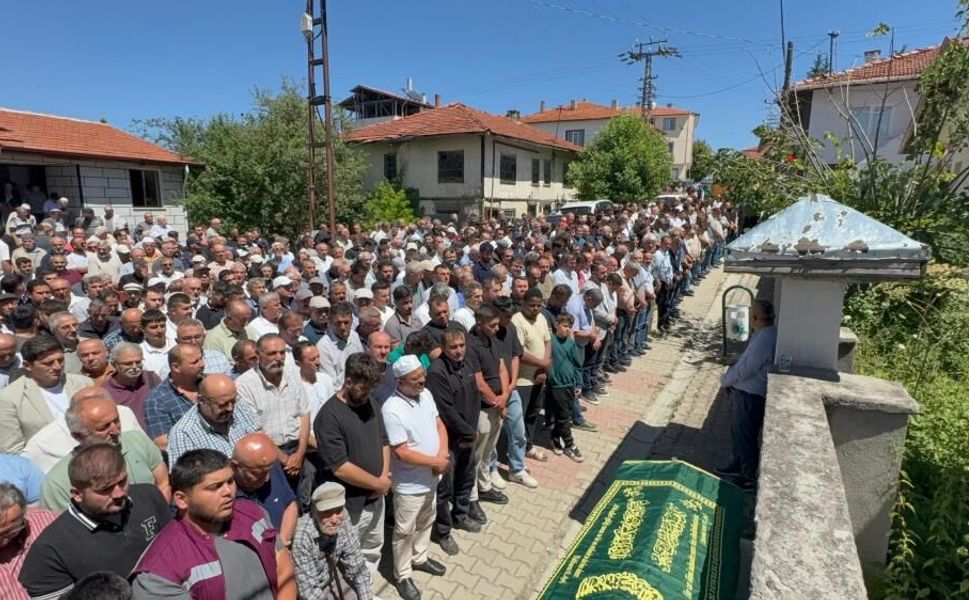 Kazada ölen tır şöförü toprağa verildi