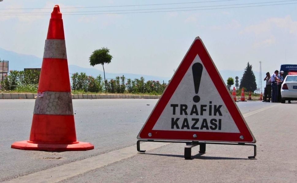 Uşak’ta kamyon traktöre çarptı: 1 kişi yaralandı