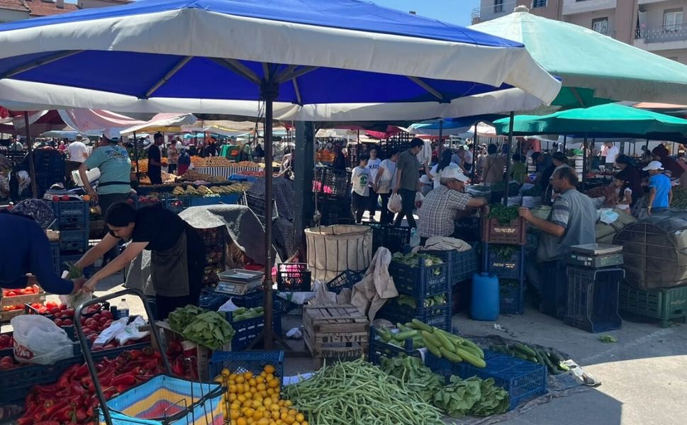 Uşak Salı Pazarında Etiketler Yenilendi