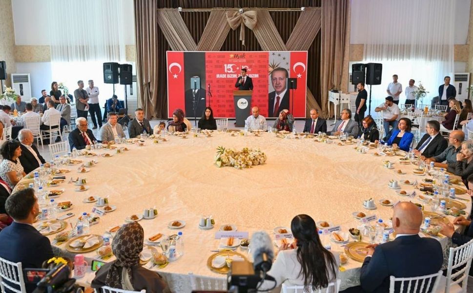 Uşak Valisi Vali Serdar Kartal şehit aileleri ve gazilerle aynı sofrayı paylaştı