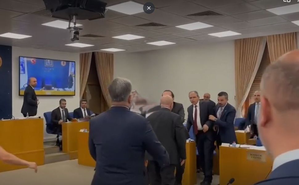 Uşak ve Samsun Milletvekilleri Az Daha Yumruk Yumruğa Girişiyorlardı