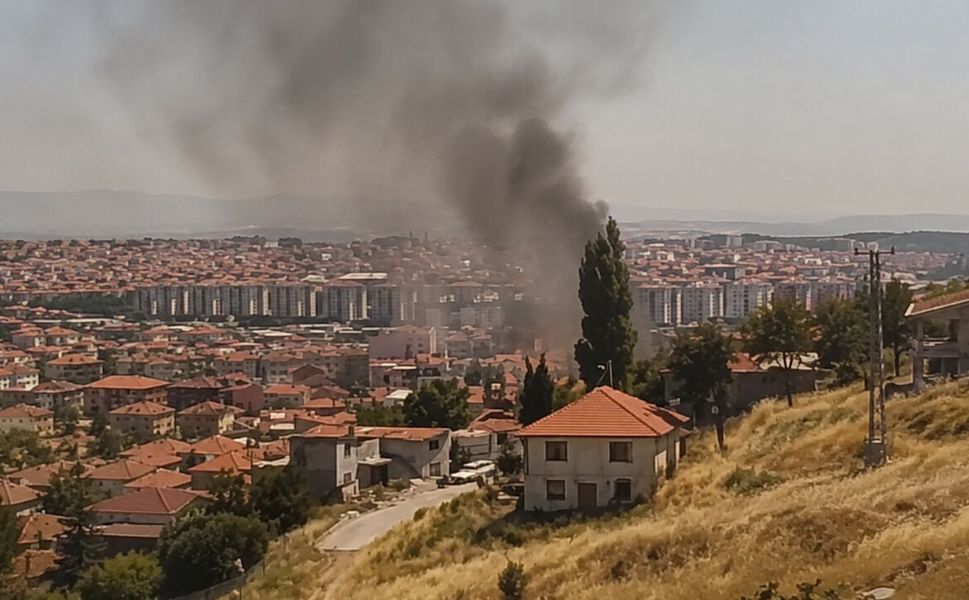 Uşak'ta Elmalıdere Mahallesi’nde Yangın Çıktı