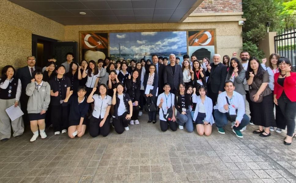 Uşaklı Öğrenciler Güney Kore’de Büyükelçiyle Buluştu