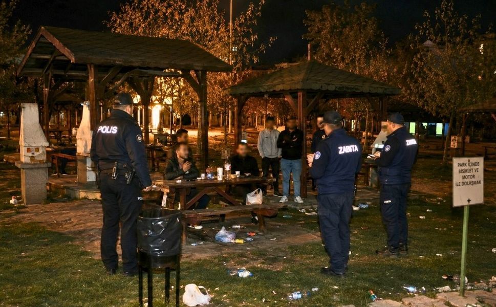 Uşak’ta Sokakta Alkol Alanlara Ceza Yağdı