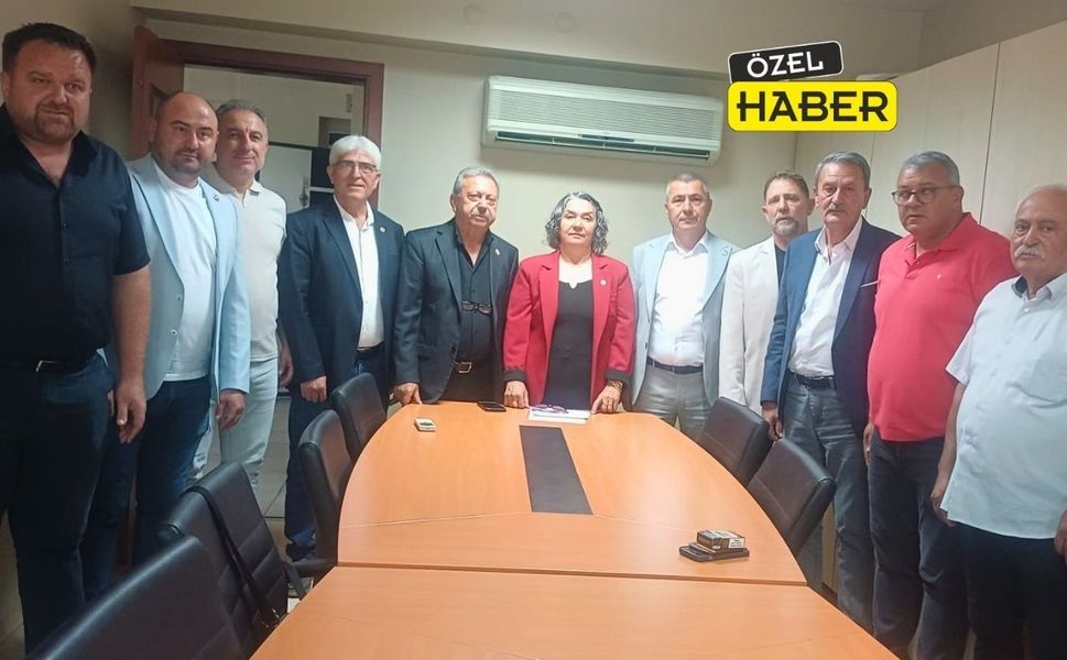 Uşak İl Genel Meclisi 11 Üyesi CHP’den istifa Etti