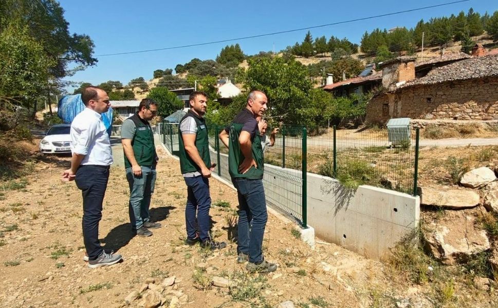 Uşak Merkez Çınarcık Köyü'nde Taşkın Önleme Çalışması Sürüyor
