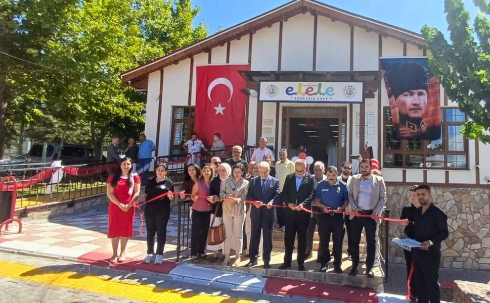 Uşak Belediyesi “Elele Engelsiz Kafe” 6 Özel Birey İstihdam etti