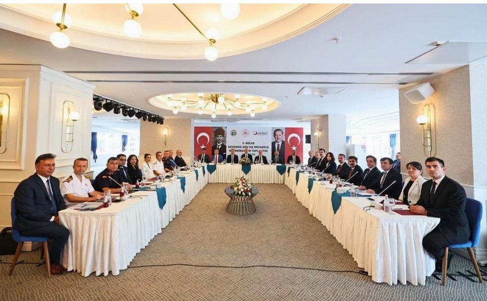 Uşak Valisi Kartal Düzensiz Göç ile Mücadele Toplantısı’na Katıldı