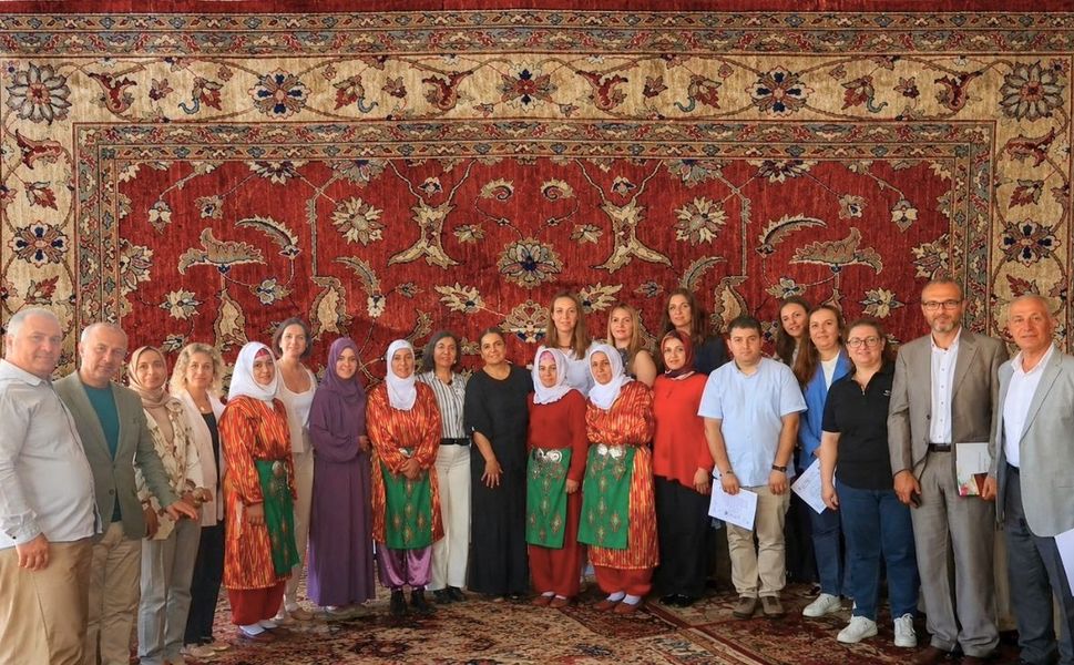 Uşak Üniversitesi Uşak Halısına Sahip Çıktı